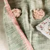 THROW 100% ALGODON CON POMPONES - VERDE Y ROSA en Multicolor - Textiles, Uruguay | La Iberica, vista 3 de 5