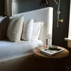 Respaldo de cama tapizado bucle en Off-white - Dormitorio, Uruguay | Pieza Clave, vista 2 de 3