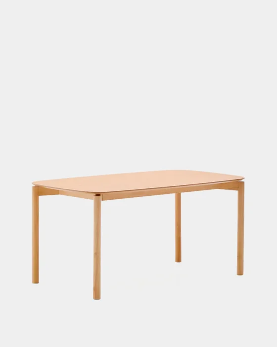 Mesa Indara de chapa de fresno con acabado tono natural 160 x 90 cm en Madera natural - Mesas de comedor, Uruguay | Kavehome