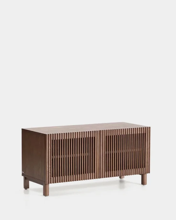 Zapatero Beyla 2 puertas de chapa y madera maciza de fresno con acabado tono nogal 98,5 cm en Marrón - Butacas, banquetas y puffs, Uruguay | Kavehome
