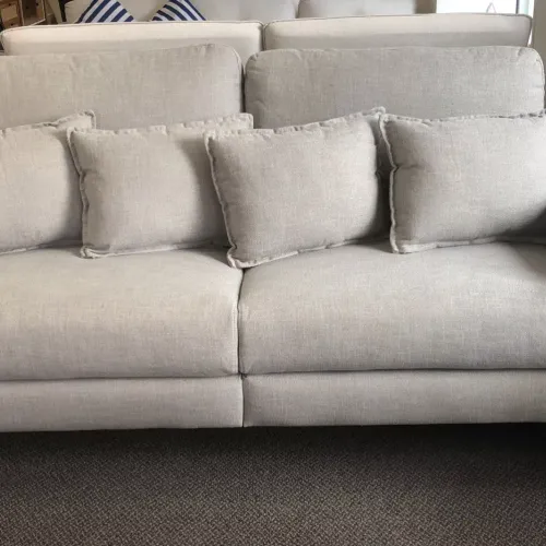Sofá Navarro con almohadones - Sillones y sofás, Uruguay | Concetto Casa