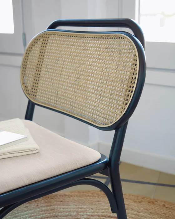 Butaca Doriane madera maciza - olmo acabado lacado negro y asiento de tela en Negro - Butacas, banquetas y puffs, Uruguay | Kavehome, vista 3