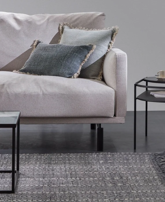 Almohadón Camily 45 x 45 cm - gris claro en Gris - Textiles, Uruguay | Kavehome, vista 2