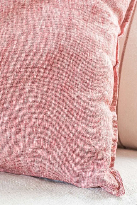 ALMOHADON PAZ - LINO DENIM CHERRY - 55 X 55 CMS - Textiles, Uruguay | La Iberica, vista 3