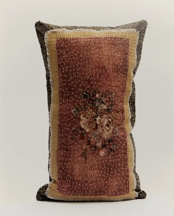 FUNDA COJÍN APLQUE FLORAL - Textiles, Uruguay | Zara Home