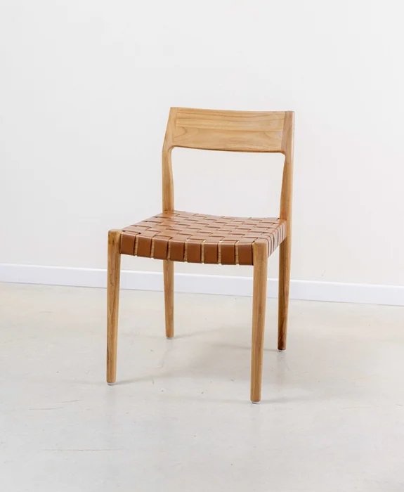 Silla en teca y cuero marrón en Madera natural - Sillas, Uruguay | Entrecasa