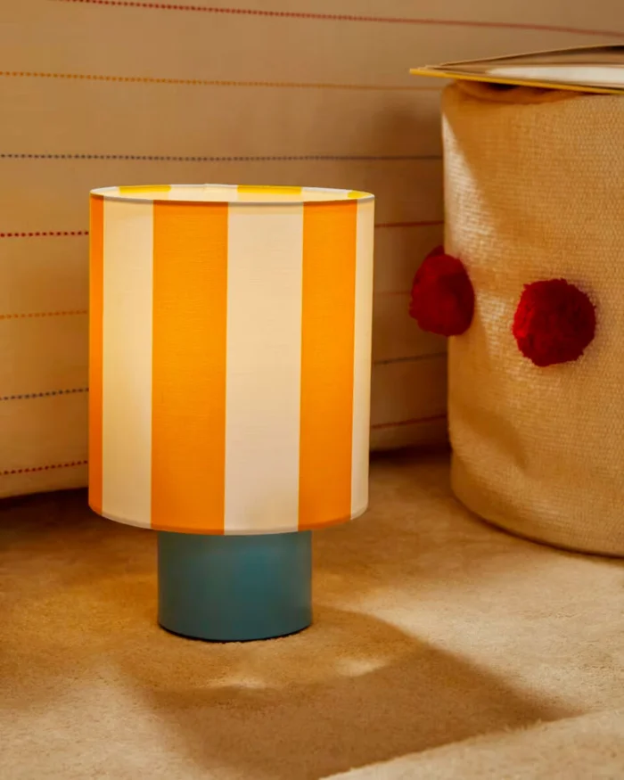 Lámpara de mesa Ciral de metal con acabado pintado azul en Multicolor - Lámparas de mesa, Uruguay | Kavehome, vista 2