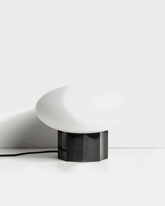 Lámpara de mesa Idela de cristal ahumado y mármol negro - Ø26 cm en Blanco - Lámparas de mesa, Uruguay | Kavehome