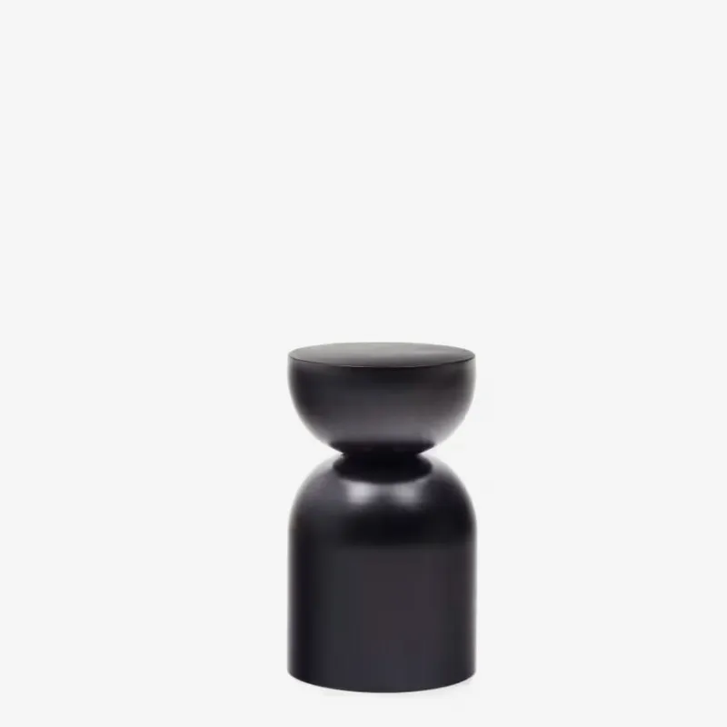 Mesa auxiliar Rachell de metal con acabado - pintado negro brillante Ø 30 cm en Negro - Mesas de arrimo, Uruguay | Kavehome