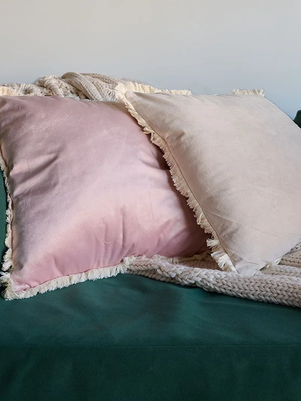 Almohadón Terciopelo Flecos en Rosa - Textiles, Uruguay | Cabana, vista 3