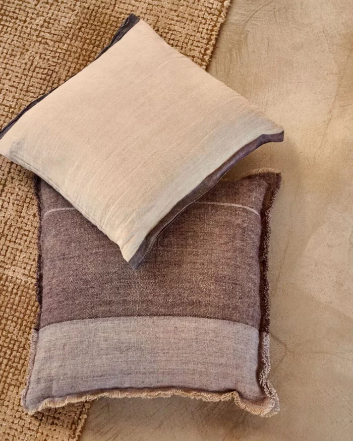 Almohadón Suerta 100% lino beige - y azul 45 x 45 cm en Amarillo - Textiles, Uruguay | Kavehome, vista 2
