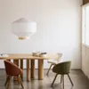 Silla giratoria Marvin - chenilla beige y patas de madera maciza de haya acabado natural en Beige - Sillas, Uruguay | Kavehome, vista 2 de 8
