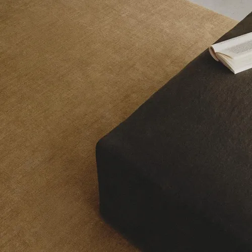 ALFOMBRA LANA DISEÑO LISO en Marrón - Textiles, Uruguay | Zara Home