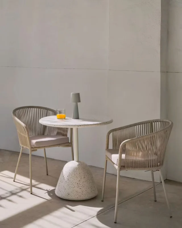 Silla Yanet de cuerda sintética crudo y patas de acero galvanizado en Blanco - Sillas, Uruguay | Kavehome, vista 3