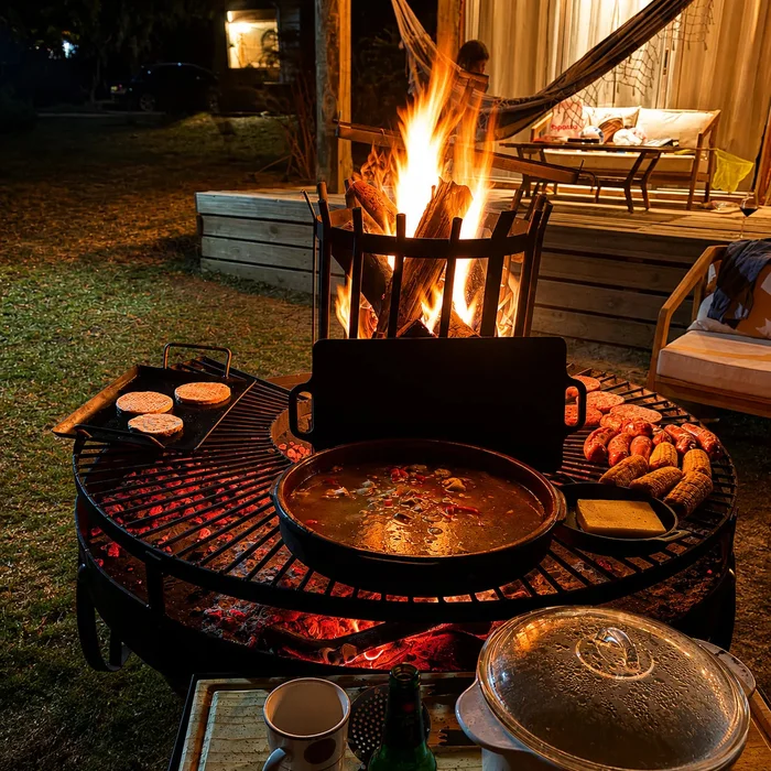 Fogón Criollo 120 con Parrilla y Ruedas en Negro - Muebles para el exterior, Uruguay | Quemadores de Jardín, vista 3