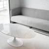 Tulip Coffee Table | Eero Saarinen en Madera natural - Mesas de living, Uruguay | Mad for Modern, vista 1 de 3