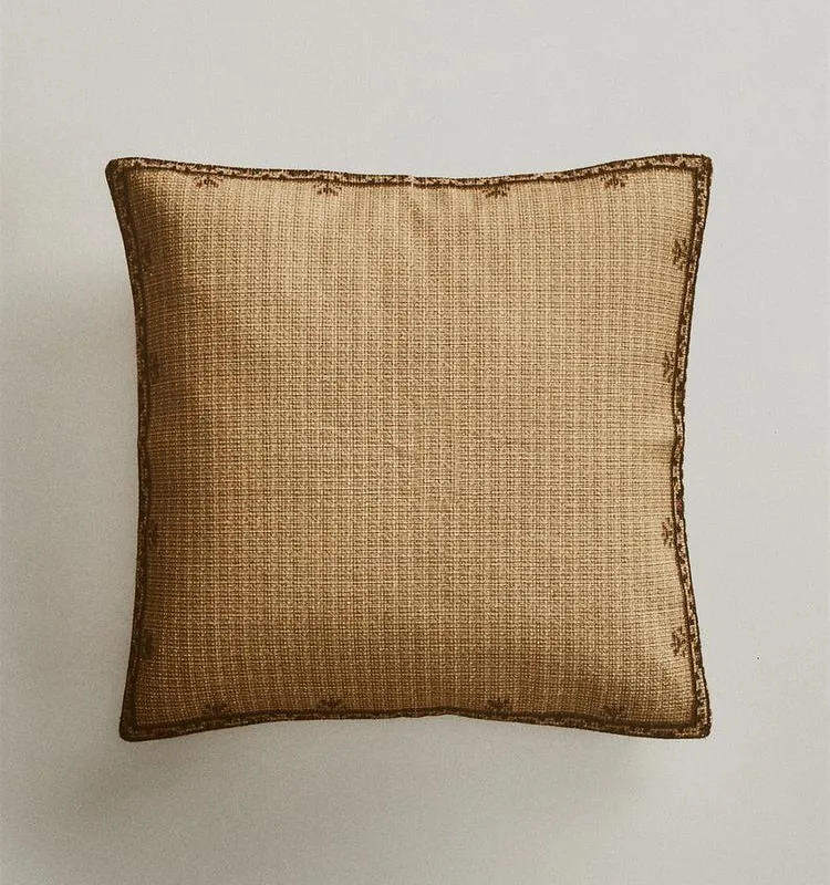 FUNDA COJÍN DETALLE FLORAL - Textiles, Uruguay | Zara Home