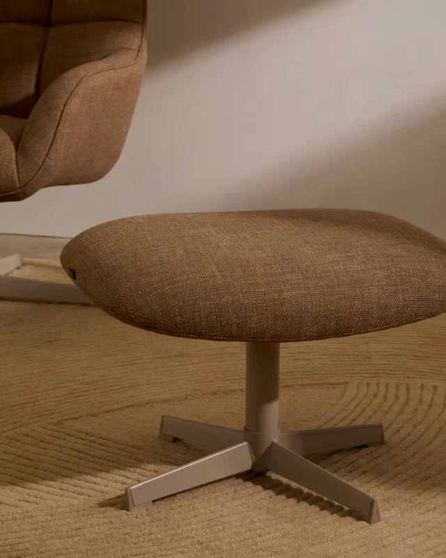 Reposapiés Jaspe - marrón claro y metal con acabado gris FSC 100% en Marrón - Butacas, banquetas y puffs, Uruguay | Kavehome, vista 3