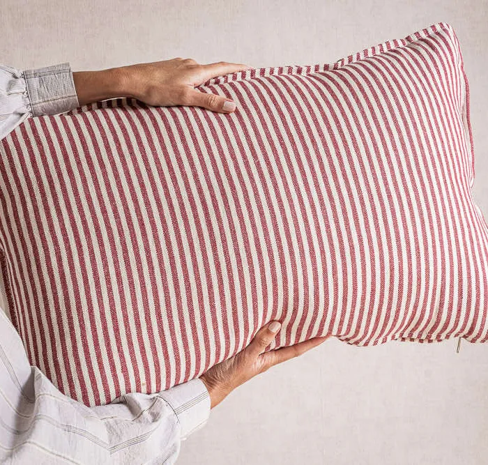 ALMOHADON LINO ALTO GRAMAJE RAYAS ROJAS - 70 X 43 CMS en Rojo, Uruguay | La Iberica