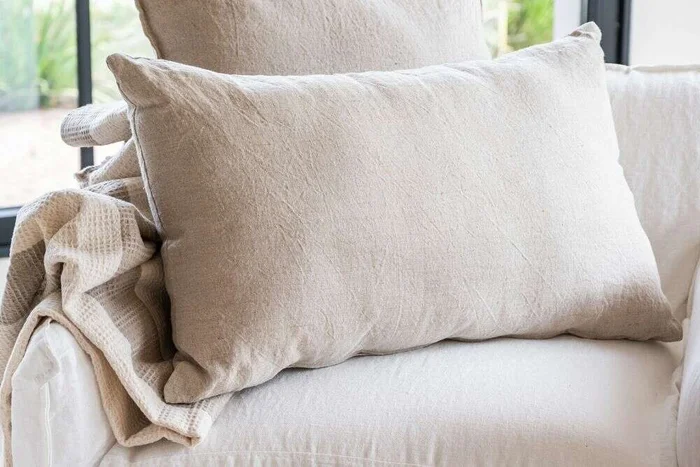ALMOHADON PAZ - LINO BEIGE - 70 X 43 en Beige - Textiles, Uruguay | La Iberica