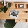 Escritorio Julia chapa y madera maciza de fresno 120 x 65 cm en Madera natural - Escritorios y sillas de escritorio, Uruguay | Kavehome, vista 3 de 8