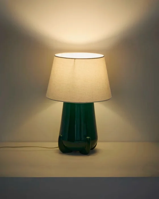 Lámpara de mesa Odra de cerámica crudo acabado brillante - verde acabado brillante en Verde - Lámparas de mesa, Uruguay | Kavehome, vista 2