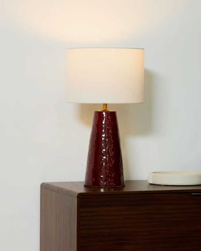 Lámpara de mesa Drava de cerámica granate y pantalla de algodón en Blanco - Lámparas de mesa, Uruguay | Kavehome, vista 2