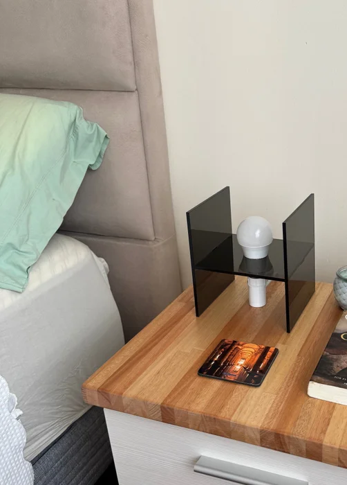 Lámpara en Acrílico en Negro - Lámparas de mesa, Uruguay | Mara Estudio