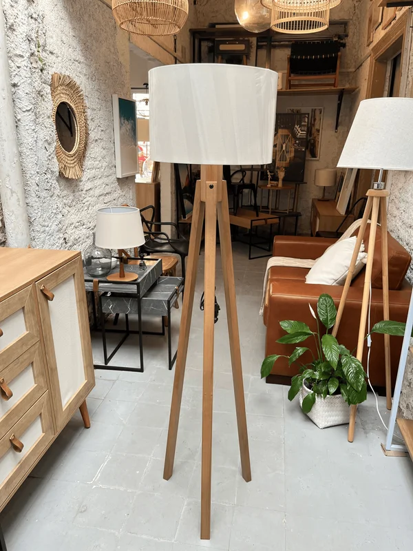 Lámpara De Pie Tripe Economy - Madera Natural en Madera natural - Lámparas de pie, Uruguay | Berna home, vista 3