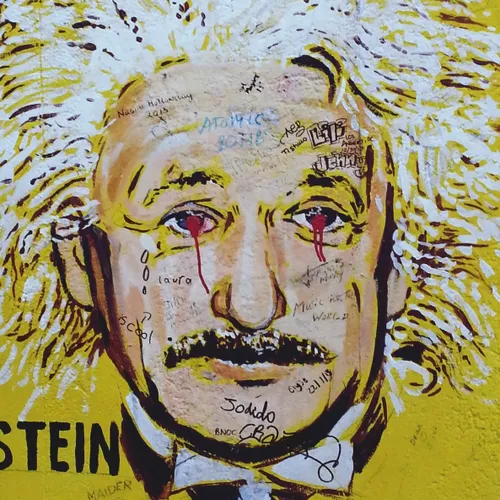 Albert Einstein en Amarillo - Láminas, Uruguay | Mara Estudio