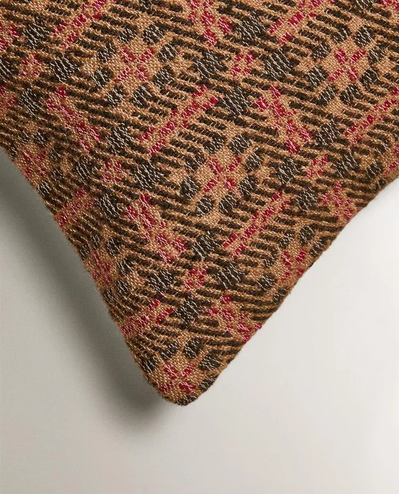FUNDA COJÍN CUADROS GEOMÉTRICO en Multicolor - Textiles, Uruguay | Zara Home, vista 3