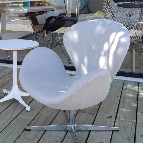 Swan Chair | Arne Jacobsen - Butacas, banquetas y puffs, Uruguay | Mad for Modern