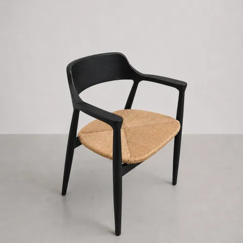 Silla en madera teca color negro y fibra loom con posabrazos en Negro - Sillas, Uruguay | Entrecasa