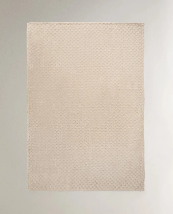 MANTA POLAR TEXTURA - Textiles, Uruguay | Zara Home, vista 2