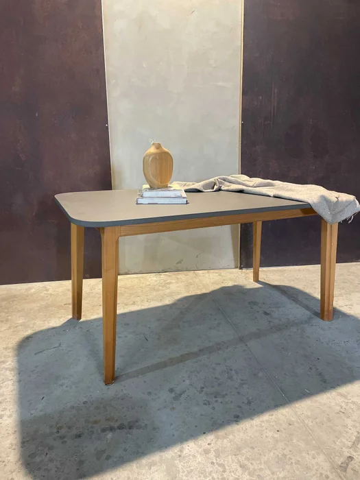 Mesa de comedor BAIKAL en Gris - Mesas de comedor, Uruguay | Mezcla