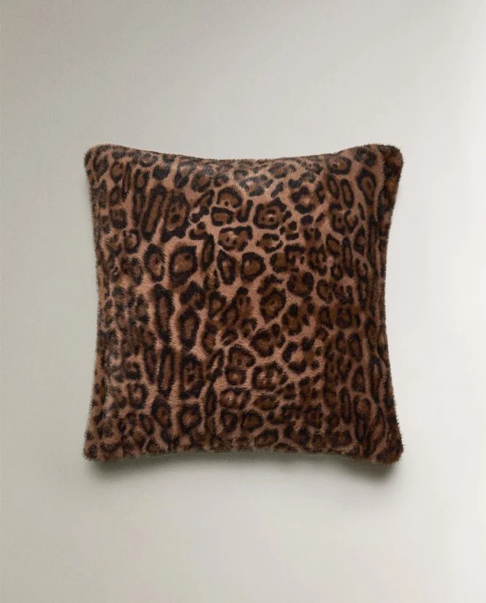 FUNDA COJÍN PELO Y ANIMAL PRINT en Multicolor - Textiles, Uruguay | Zara Home, vista 2