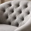 BUTACA CAPITONEADA - PATA MADERA CLARA - TELA GRIS en Madera natural - Butacas, banquetas y puffs, Uruguay | Champagne Home, vista 3 de 4
