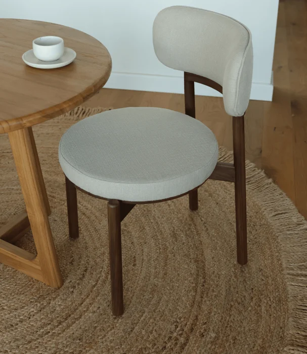 SILLA HILARIO NOGAL Y TELA en Beige - Sillas, Uruguay | Más Infinito Casa, vista 2