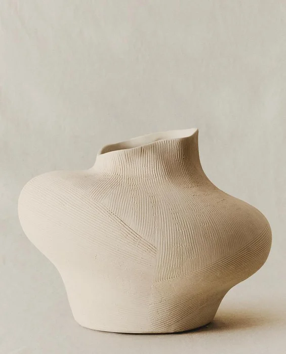 JARRÓN CERÁMICA IRREGULAR en Beige - Jarrones, Uruguay | Zara Home