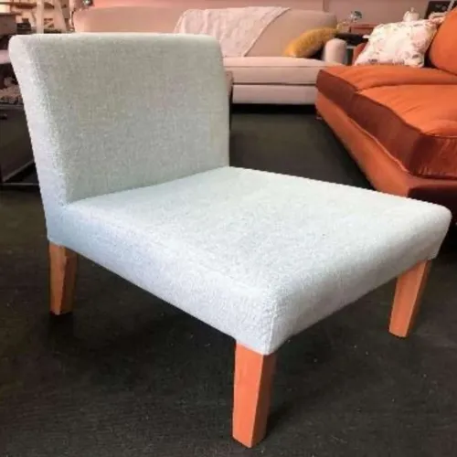 Butaca Recta Baja - Butacas, banquetas y puffs, Uruguay | Viladecó Muebles