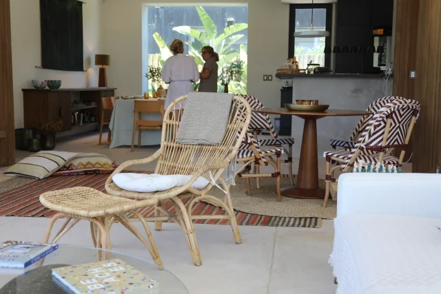 SILLON Y BANQUETA en Madera natural - Sillones y sofás, Uruguay | Sentido Jose Ignacio, vista 3