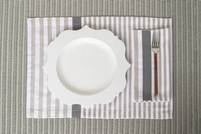 INDIVIDUAL RAYAS CRUDO Y BLANCO CON LINEA GRIS 35X50 en Multicolor - Textiles, Uruguay | Sentido Jose Ignacio, vista 2