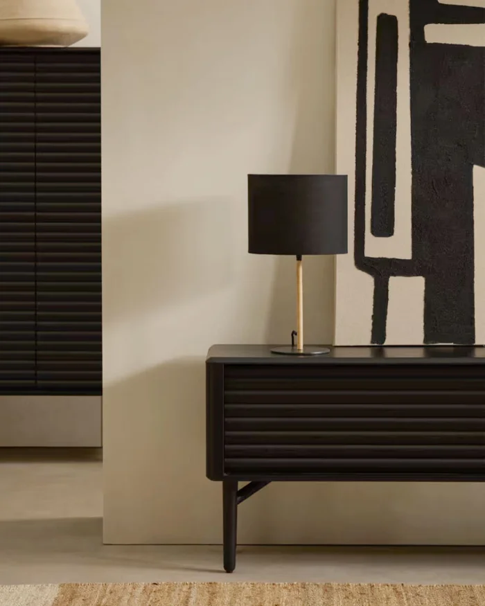 Lámpara de mesa Pina de metal y ratán con pantalla de algodón negro en Madera natural - Lámparas de mesa, Uruguay | Kavehome, vista 2