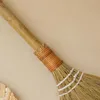 Escoba decorativa paja en Madera natural - Decoración de pared, Uruguay | De Arcos, vista 3 de 4