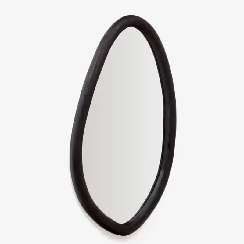 Espejo Magrit de madera maciza de mungur con acabado negro Ø 60 x 110 cm en Negro - Espejos, Uruguay | Kavehome