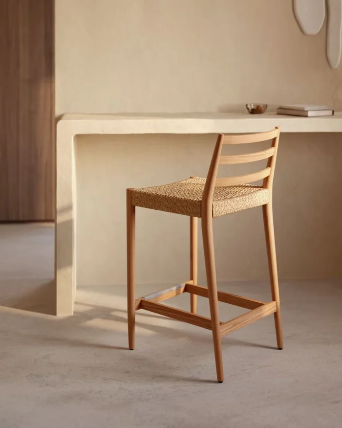 Taburete Analy respaldo madera maciza roble acabado natural y asiento cuerda 70cm FSC 100% en Madera natural - Butacas, banquetas y puffs, Uruguay | Kavehome, vista 2