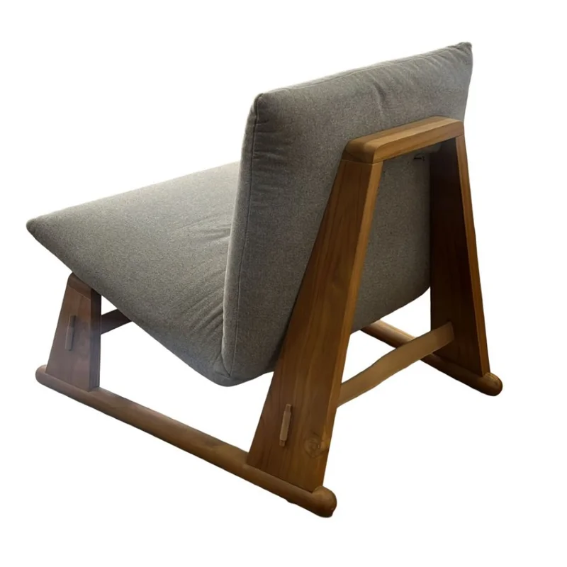 BUTACA SIN BRAZOS EN MADERA y TELA - PRODUCTO CON DETALLES - en Gris - Butacas, banquetas y puffs, Uruguay | Champagne Home, vista 3