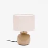 Lámpara de mesa Tay de cerámica verde y lino beige en Beige - Lámparas de mesa, Uruguay | Kavehome, vista 1 de 6