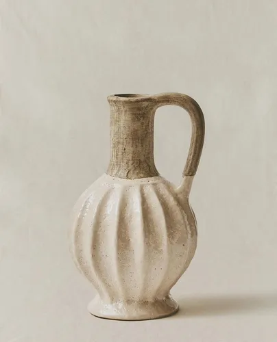 JARRA DECORATIVA CERÁMICA RÚSTICA en Beige - Jarrones, Uruguay | Zara Home