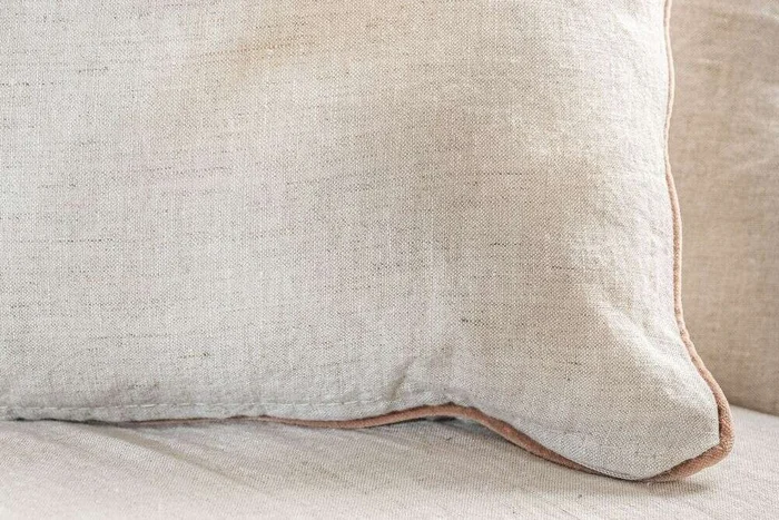 ALMOHADON AZUR - LINO CRUDO CON VIVO LADRILLO - 60 X 40 CMS en Multicolor - Textiles, Uruguay | La Iberica, vista 3
